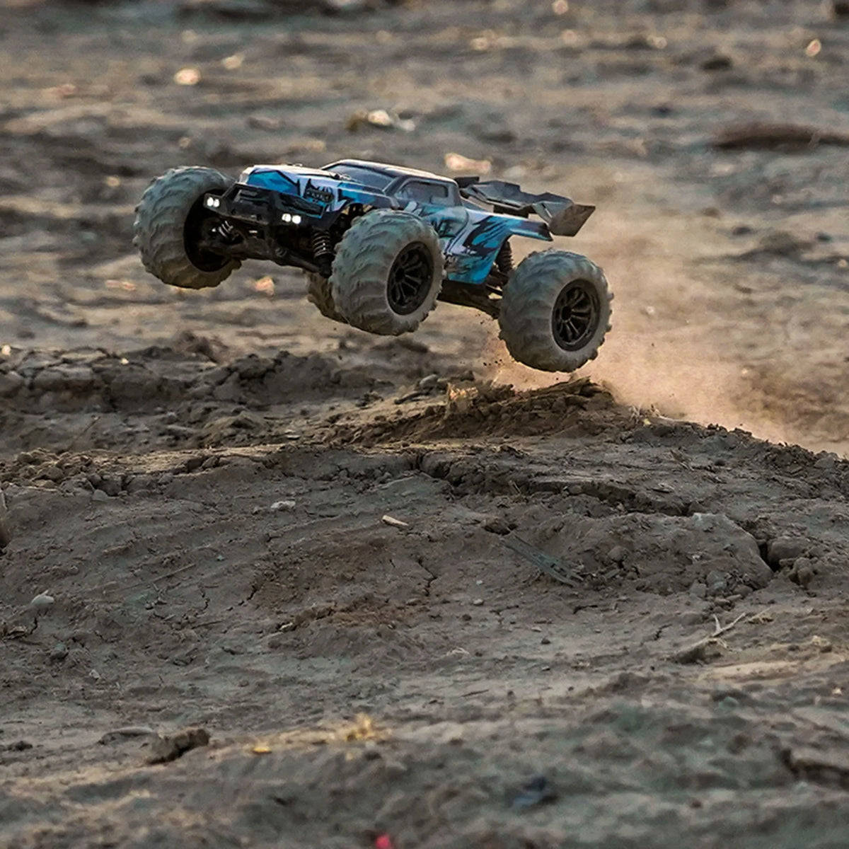 2.4Ghz 70KM/H 1/16 Off Road RC Trucks Brushless Motor LED Light 4WD Vehicle S7322