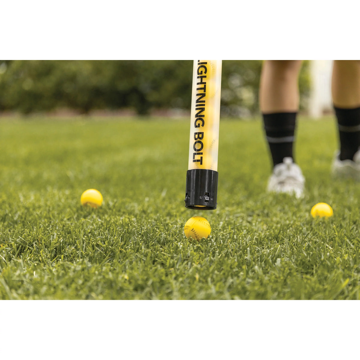 Lightweight Portable Automatic Pitching Machine with 26 Ball Capacity D21605