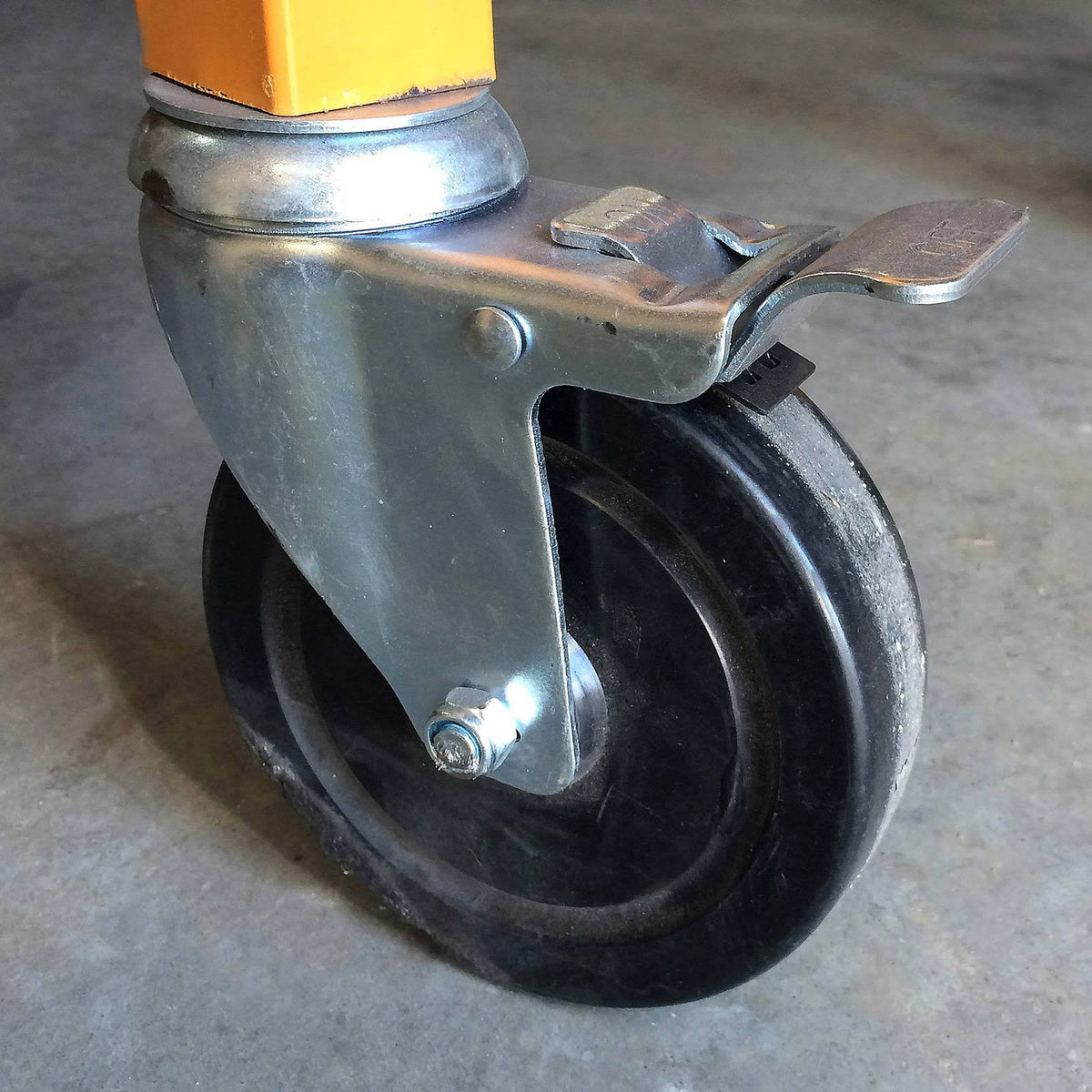 Heavy-Duty Hard Rubber Locking Caster Set of 4 Q981297